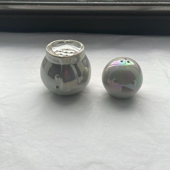 ❤️ Two-in-One Snowman Salt and Pepper Shaker - the most adorable set I’ve seen! - Picture 5 of 5